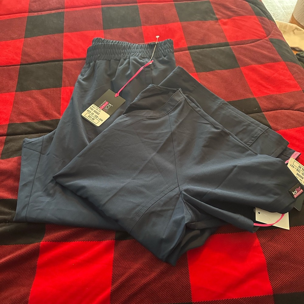 Koi Lite Stretch Scrub Set